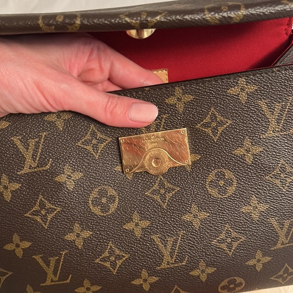 Louis Vuitton Cluny BB - Picture 5 of 13
